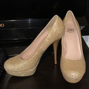 Gold pumps